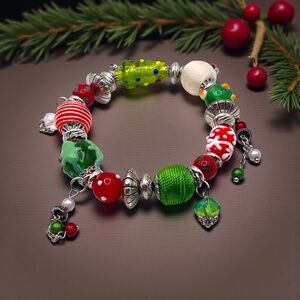 Festive Christmas Art Glass and Thread Bead Stretch Bracelet With Dangles